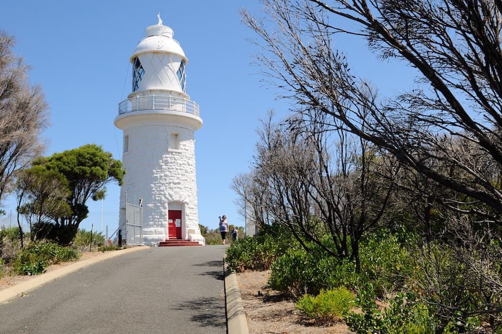 Cape Naturaliste 灯塔,标志性的白塔