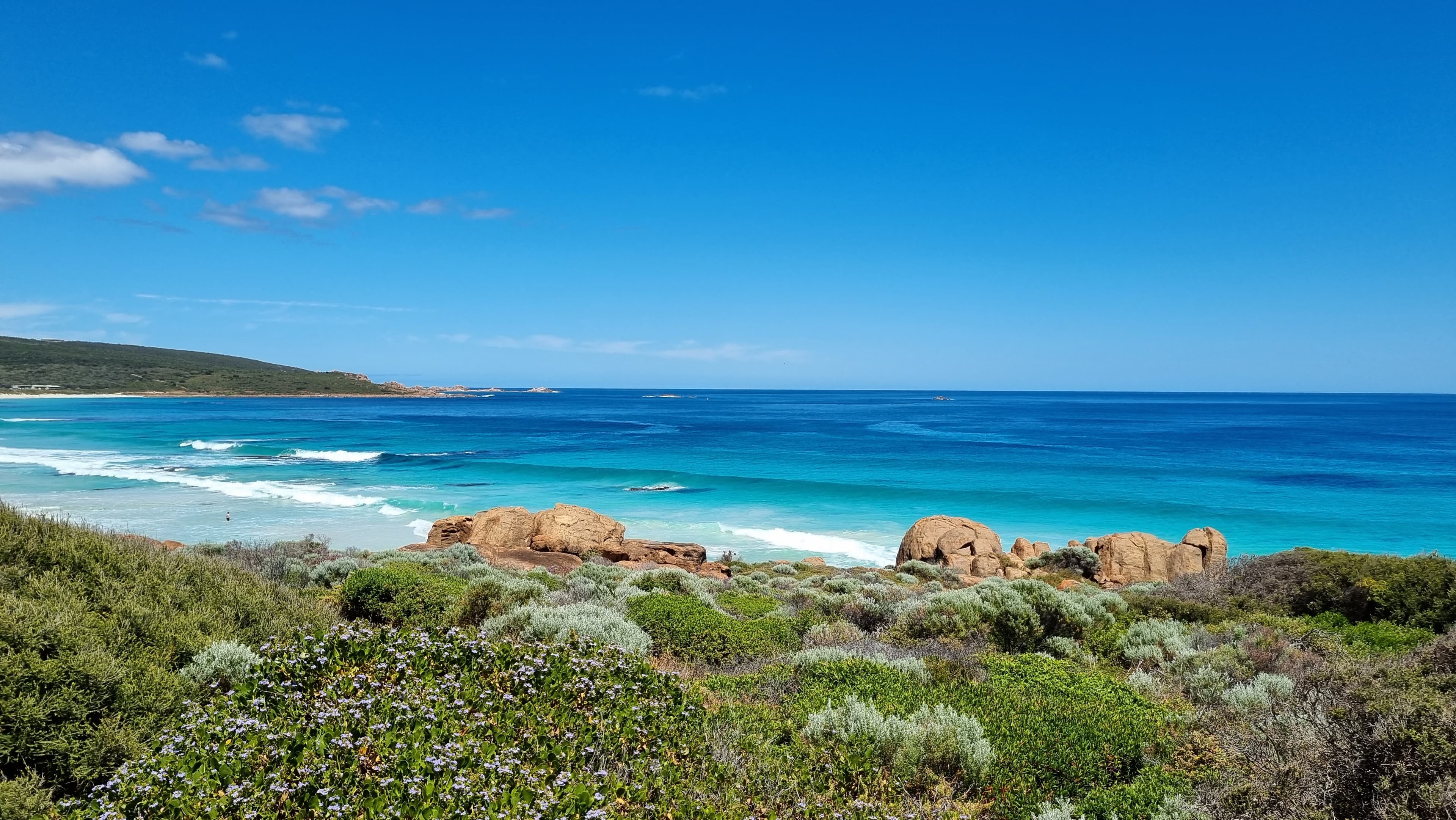晴朗夏晨的延加普 Smiths Beach