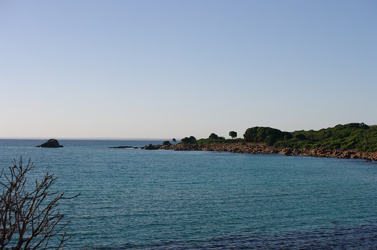 Clear turquoise water and granite headlands at Meelup Beach
