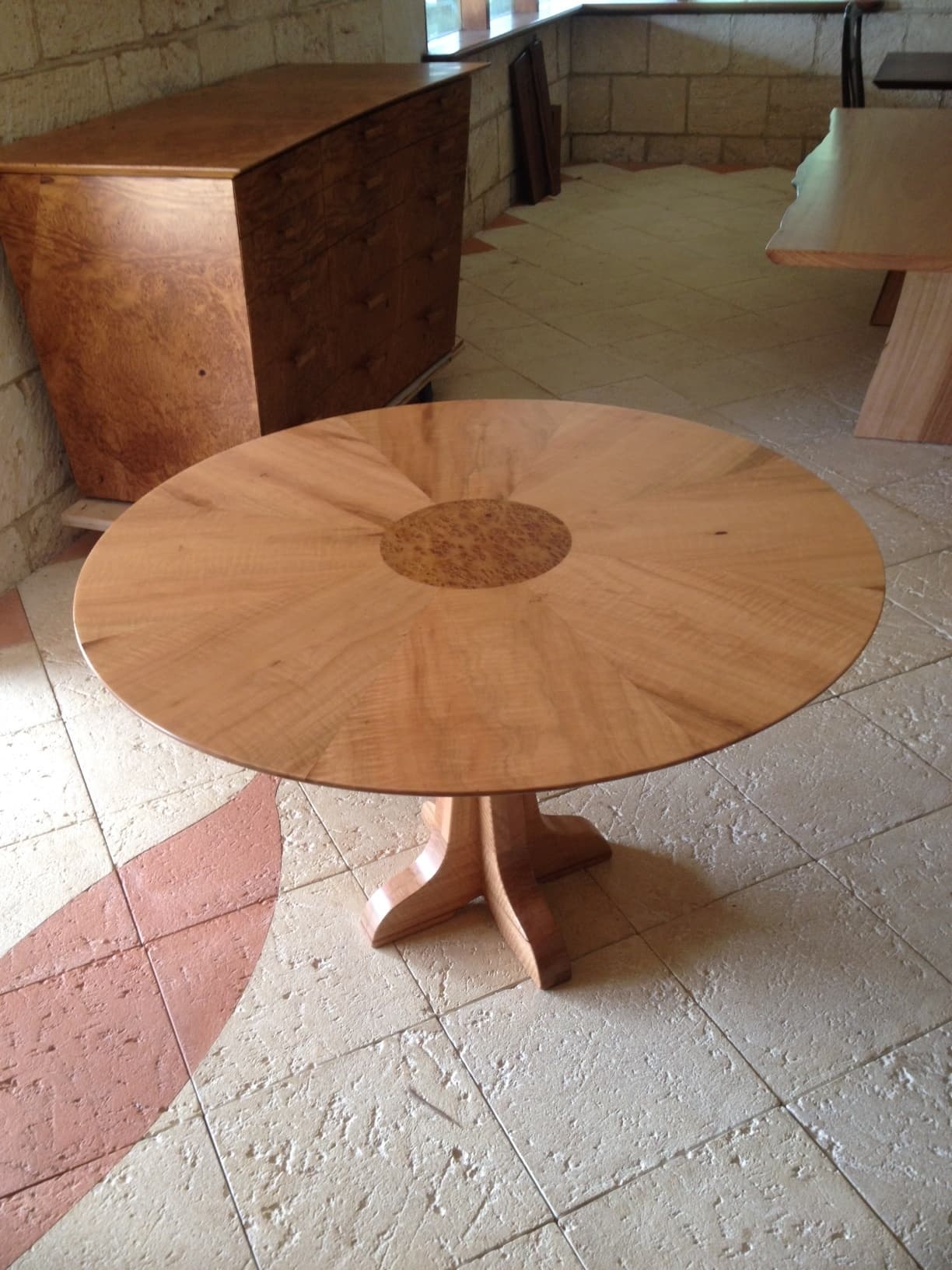 Sunburst Round Pedestal