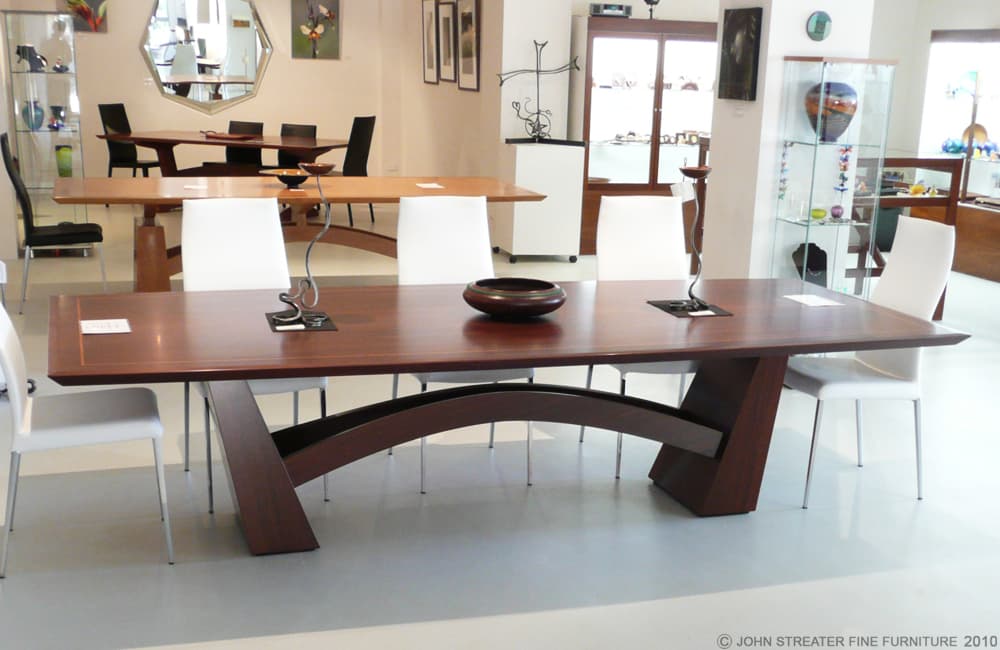 Twin-Pedestal Dining